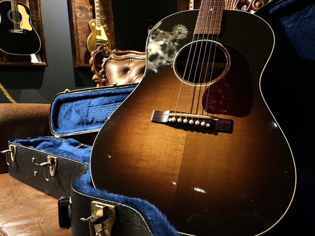 島根県松江市より、Gibson Custom Shop 1940's LG-2 VS